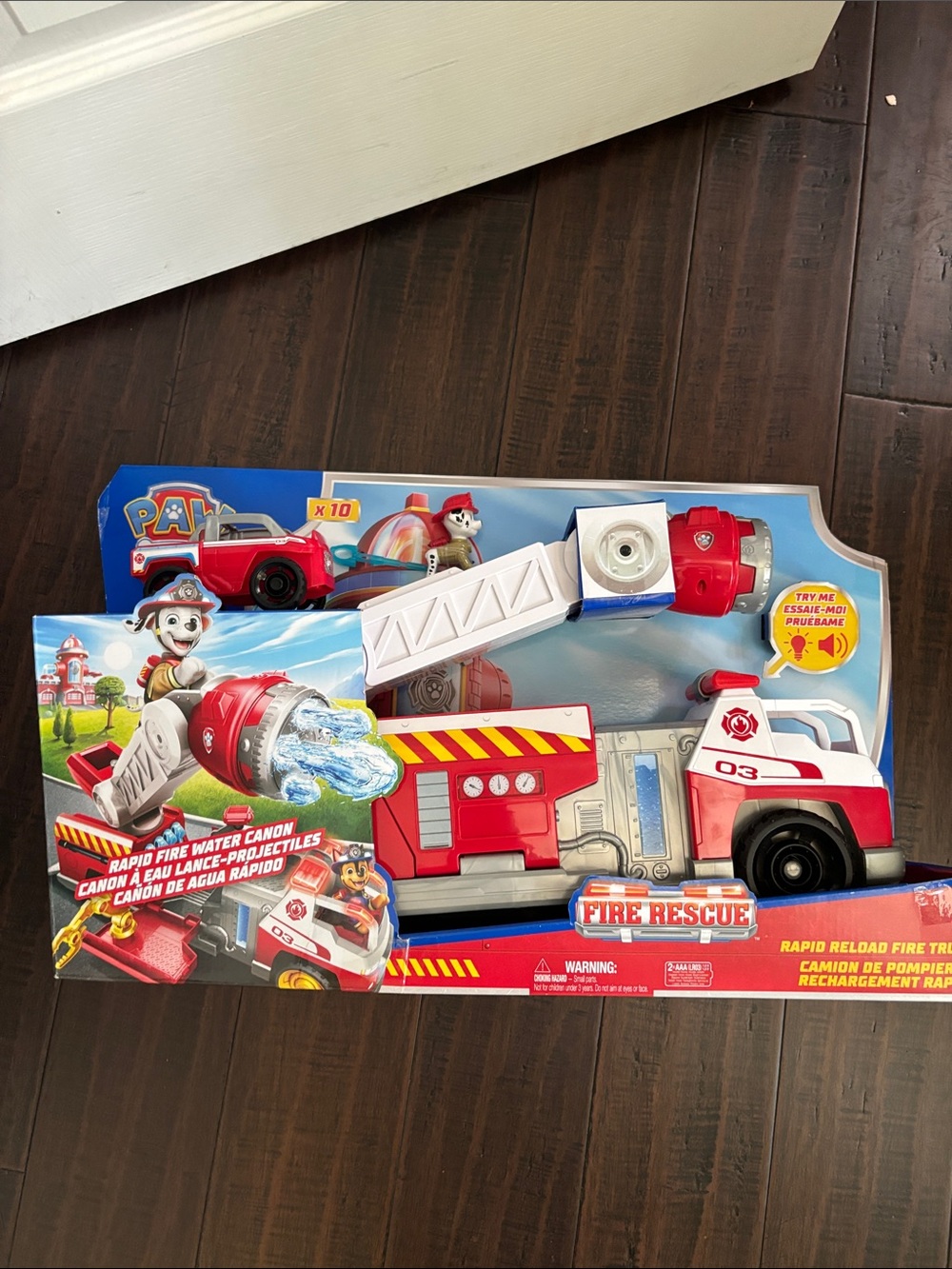 NEW IN BOX Fire rescue deluxe Paw patrol firetruck toy vehicle